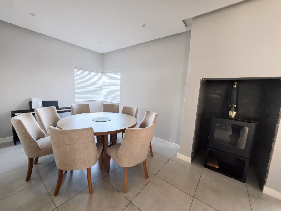To Let 4 Bedroom Property for Rent in Sandown Western Cape